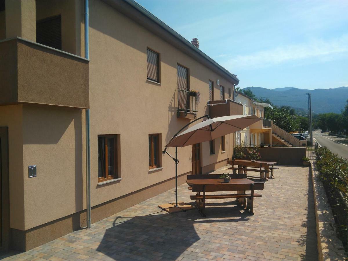 Apartmani Irena Novi Vinodolski Bagian luar foto