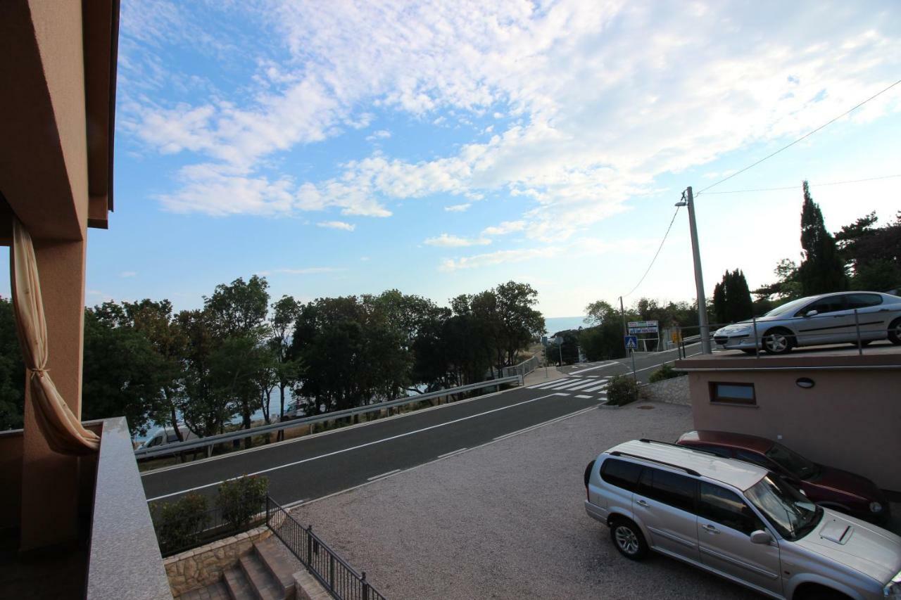 Apartmani Irena Novi Vinodolski Bagian luar foto