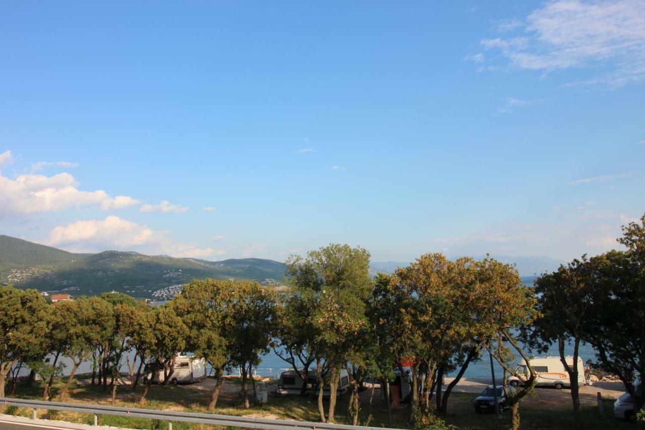 Apartmani Irena Novi Vinodolski Bagian luar foto