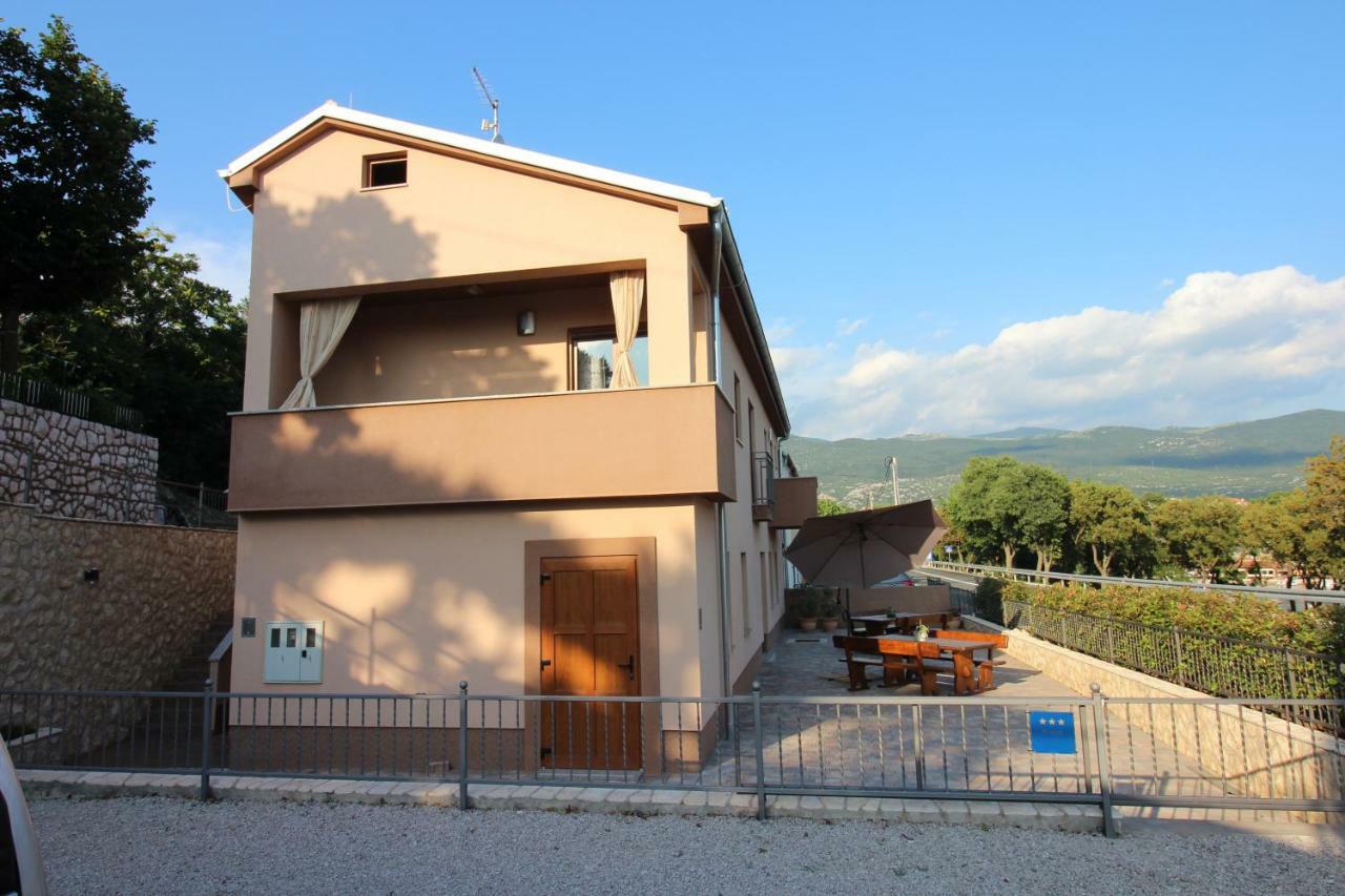 Apartmani Irena Novi Vinodolski Bagian luar foto