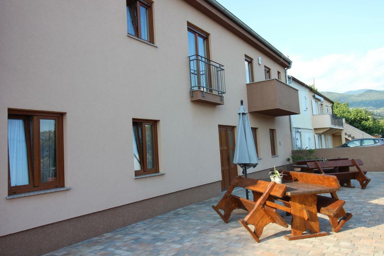 Apartmani Irena Novi Vinodolski Bagian luar foto
